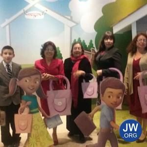 Meet your Posher, Aurora